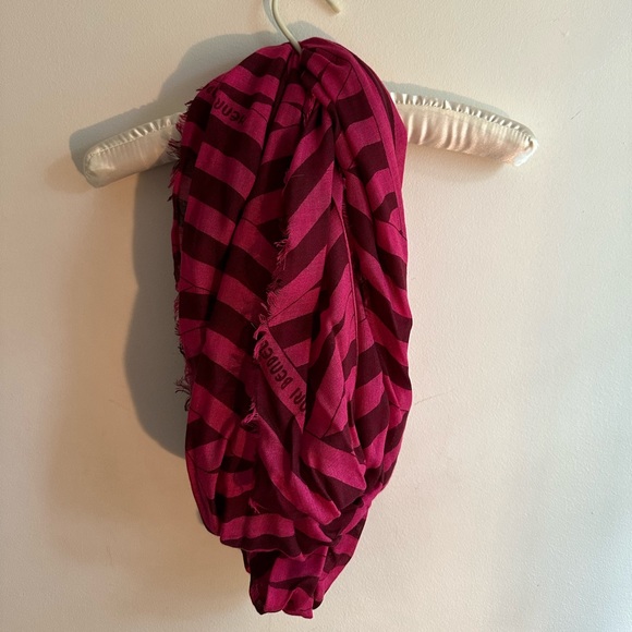 Accessories - henri Bendel scarf